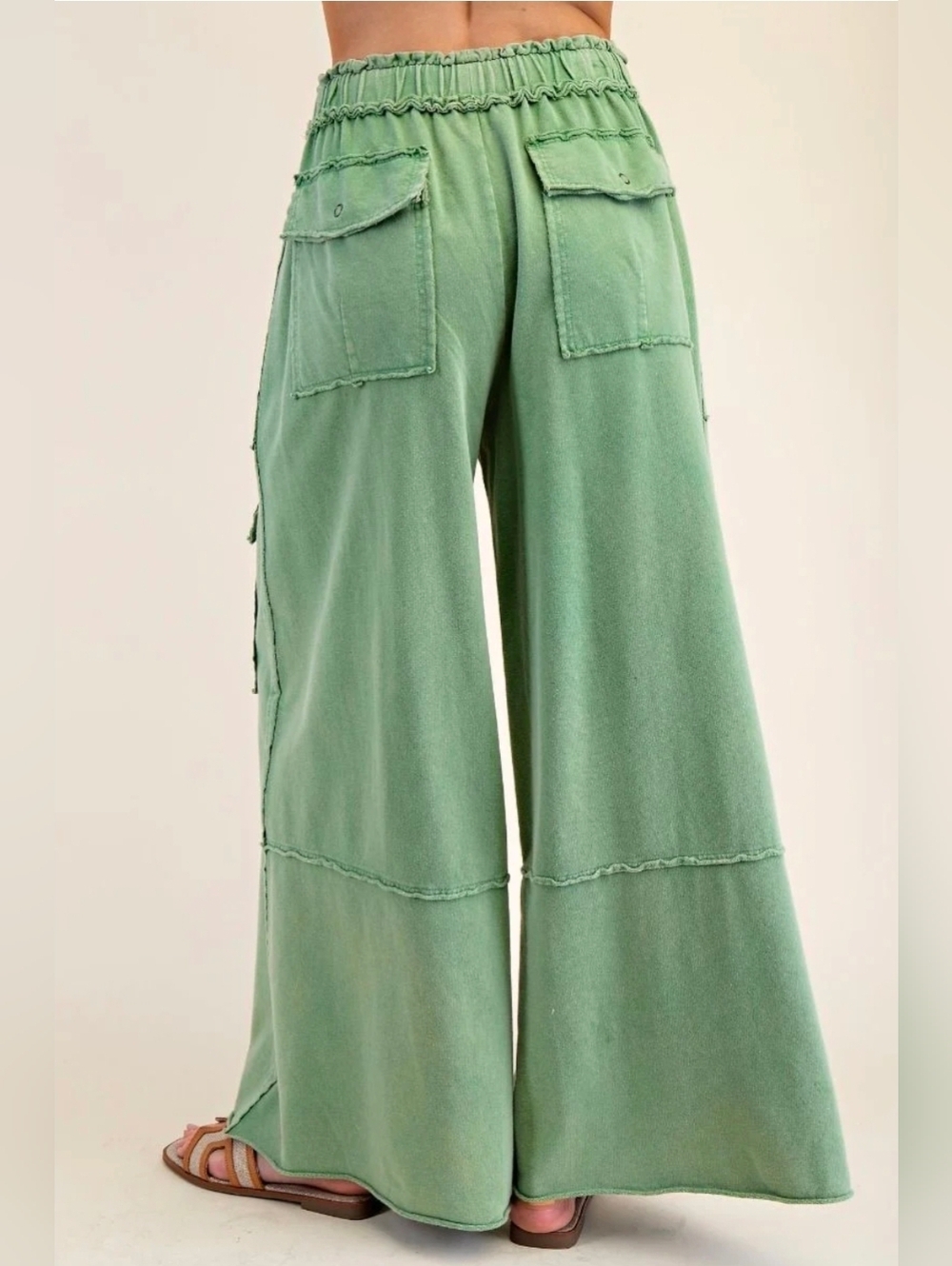 NEW!!! Sage Green Wide Leg Cargo Pants, NWT, 1X - Picture 2 of 2